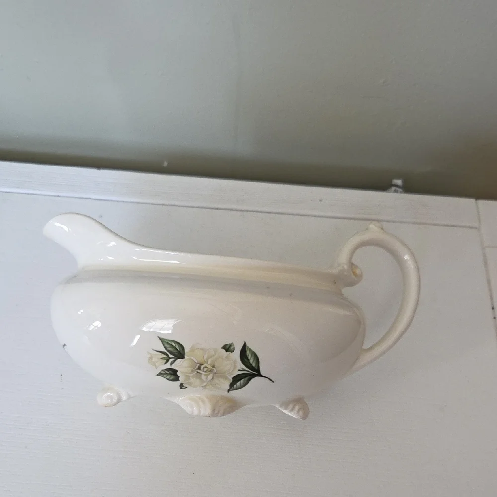 1940's Homer Laughlin Nautilus footed gravy boat or creamer featuring a floral